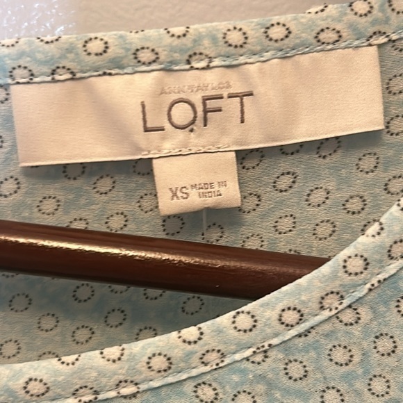 - "NWT" LOFT Polka Dot Patterned Blouse -Size XS Baby Blue - Picture 3 of 10